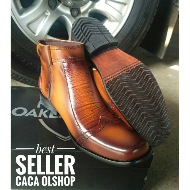 Sepatu Pria OAKENSHIELD Tan WFH149