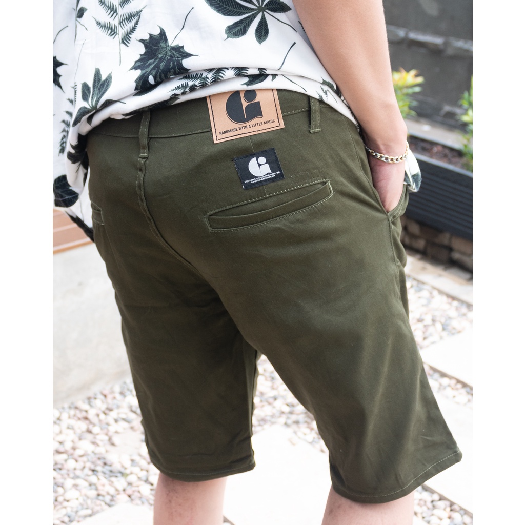 Gizmo Celana Chino Pendek Hijau Army