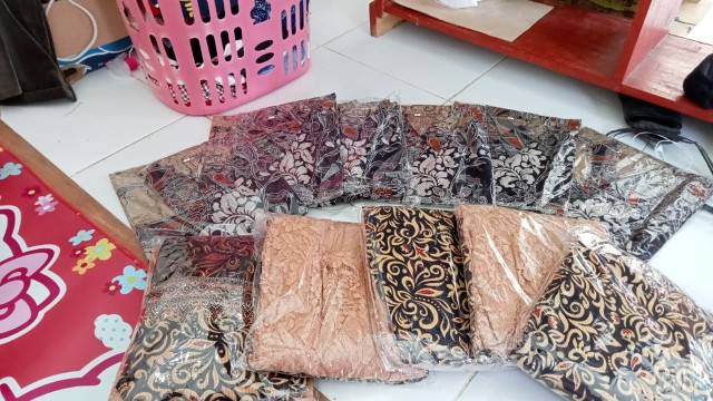Batik Pria Lengan Panjang Batik Azmil Hrb026 Motif Keratonan Kode 002 Size M L Xl Xxl Reguler