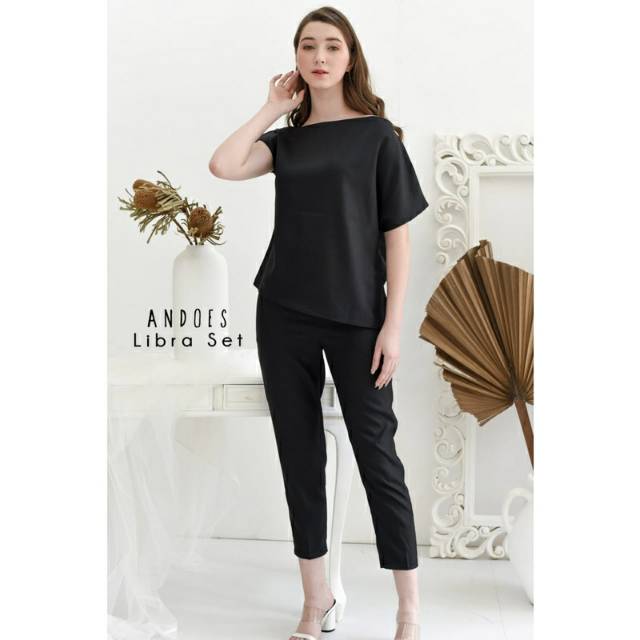 

Libra Set In Black Colour