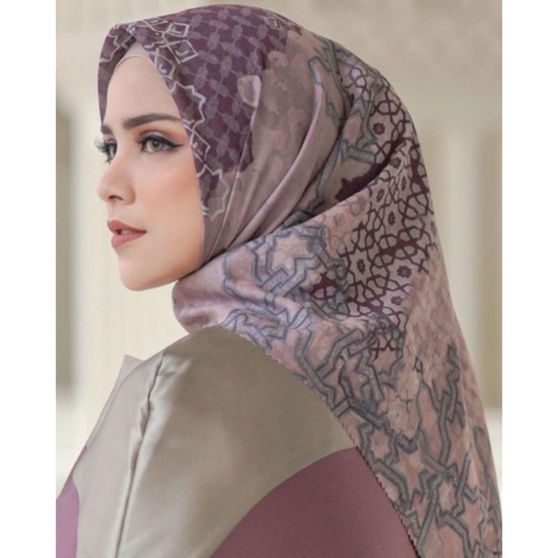 Buttonscarves haramain berry preloved