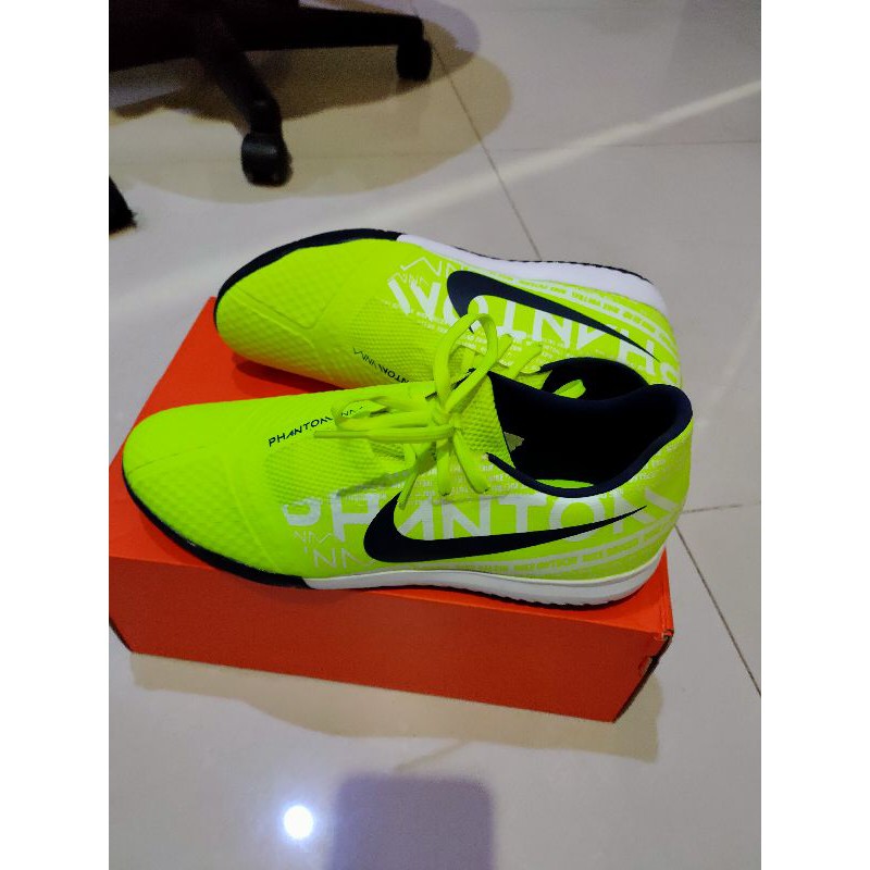 sepatu futsal nike phantom venom