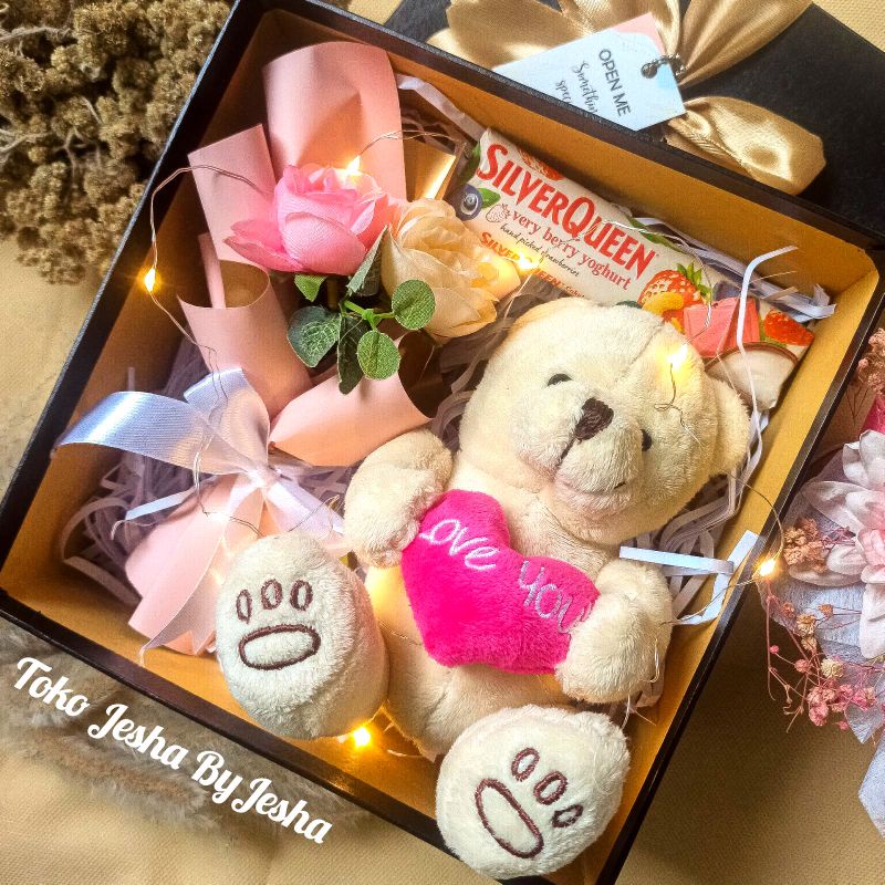Hampers Gift Box Boneka Cewek Kado Ulang Tahun Wanita Pacar Anak Buket Bunga Wisuda Wedding Annivers