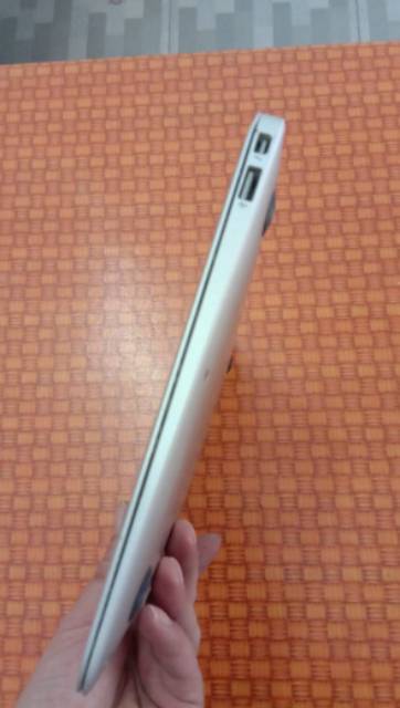 OBRAL MACBOOK AIR 13 INCH 2011 INTEL CORE I5 RAM4 SSD128 MULUS