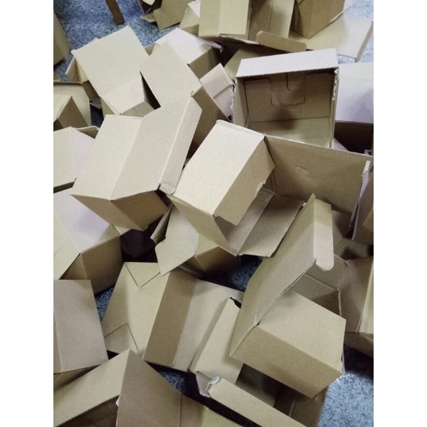 

Kardus kotak box melayani pembuatan segala jenis model dan bahan sesuai permintaan