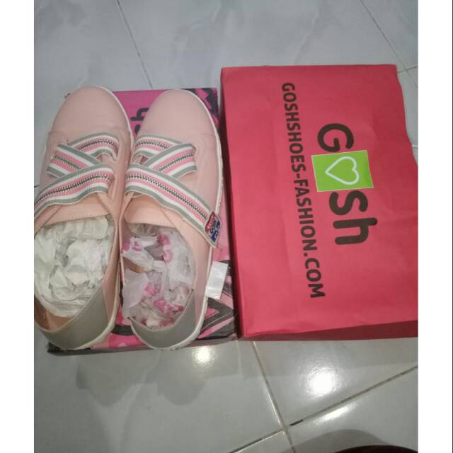 sepatu gosh