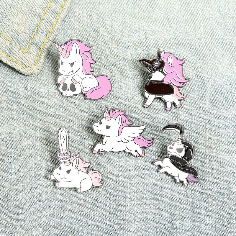 Pin Bros Enamel Desain Kartun Hewan Unicorn Tengkorak Gergaji Medis Untuk Hadiah