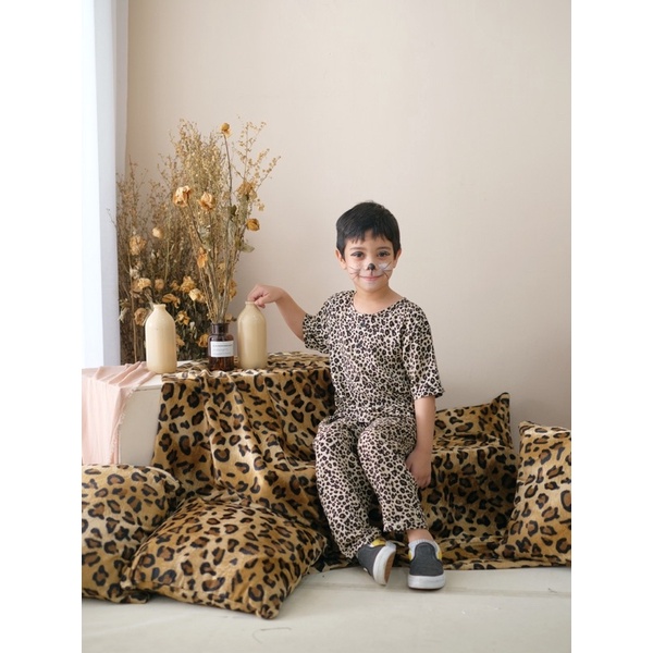 Ounadoutfit set leopard bom anak cowok baju main anak nyaman kekinian / setelan anak laki laki / setelan main anak / baju anak unisex / oneset anak rayon / baju anak motif hewan