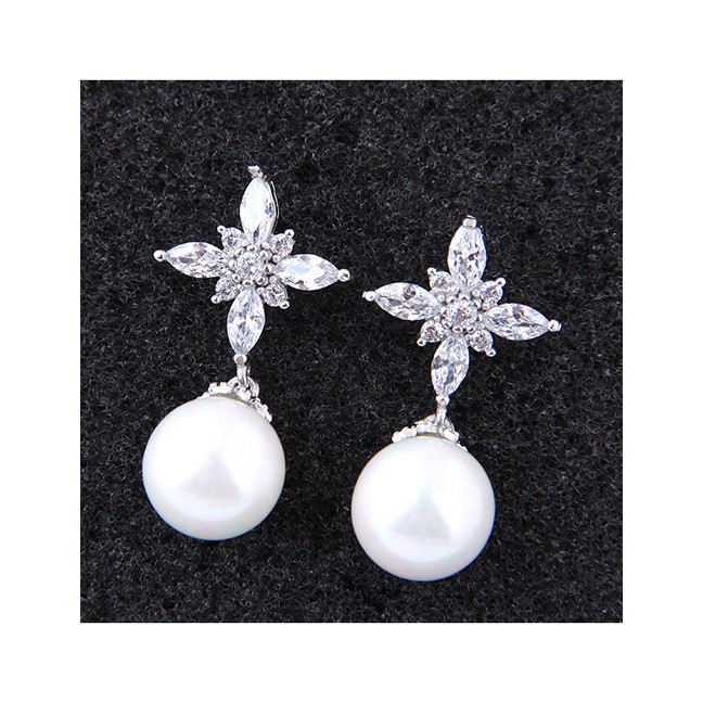 LRC Anting Tusuk Sweet Silver Color Flower Shape Design A55099