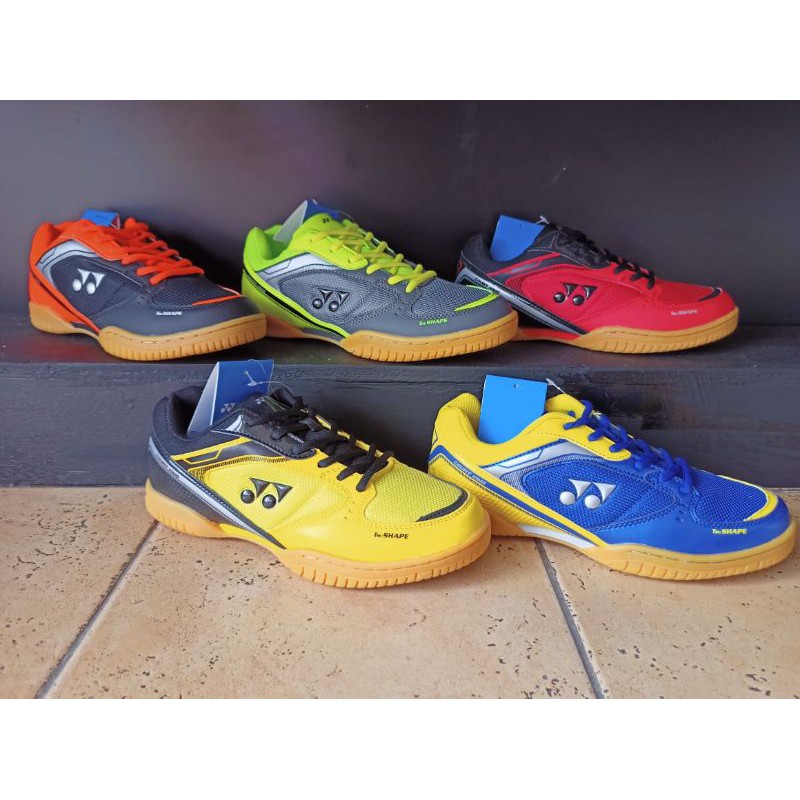 Sepatu badminton yonex court king. 100% original
