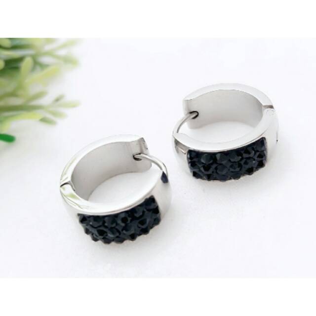 Anting cetrek titanium mata zicron hitam