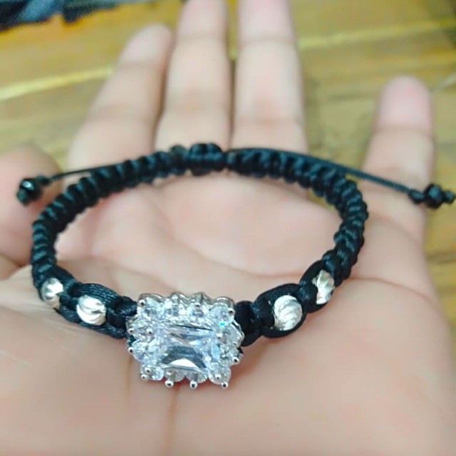 Gelang tali itam permata