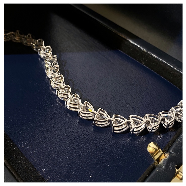 Gelang Bahan Stainless Steel Aksen Berlian Untuk Wanita