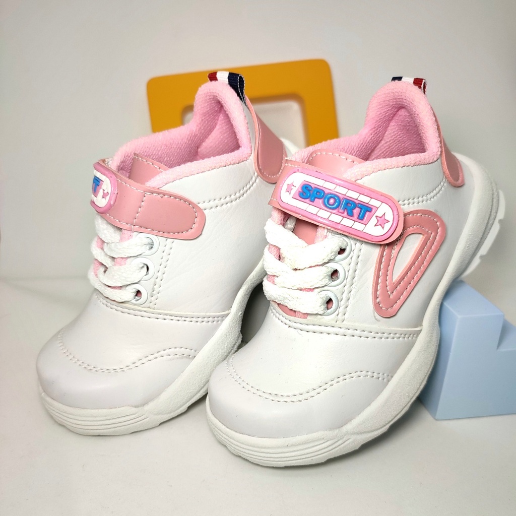 Sepatu anak perempuan premium sporty white Pink seri D