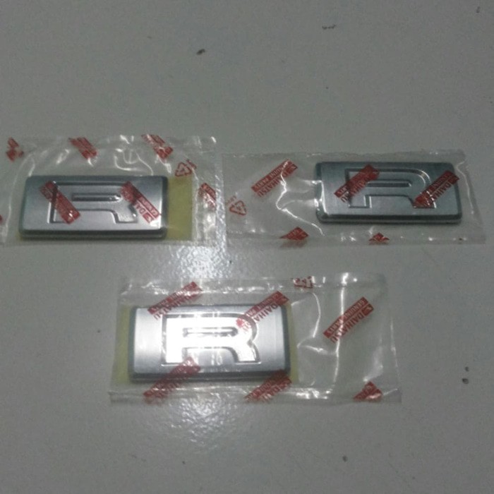 Aksesoris Mobil. Emblem R xenia