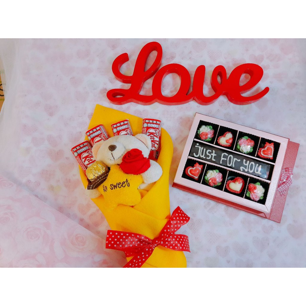 

Hadiah Valentine Buket Boneka dan Coklat