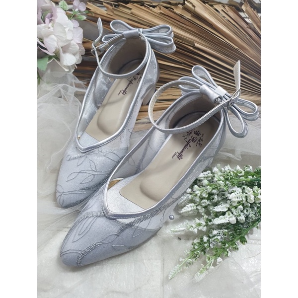 sepatu Karina pita silver tinggi 3cm hak tahu