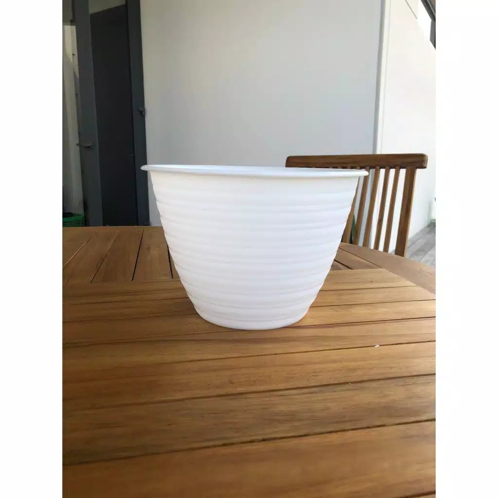 Pot Bunga Plastik Tawon 22 Cm Putih