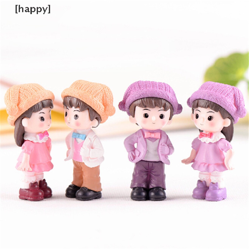 Miniatur Pasangan Dengan Topi Bahan Resin Untuk Dekorasi Taman