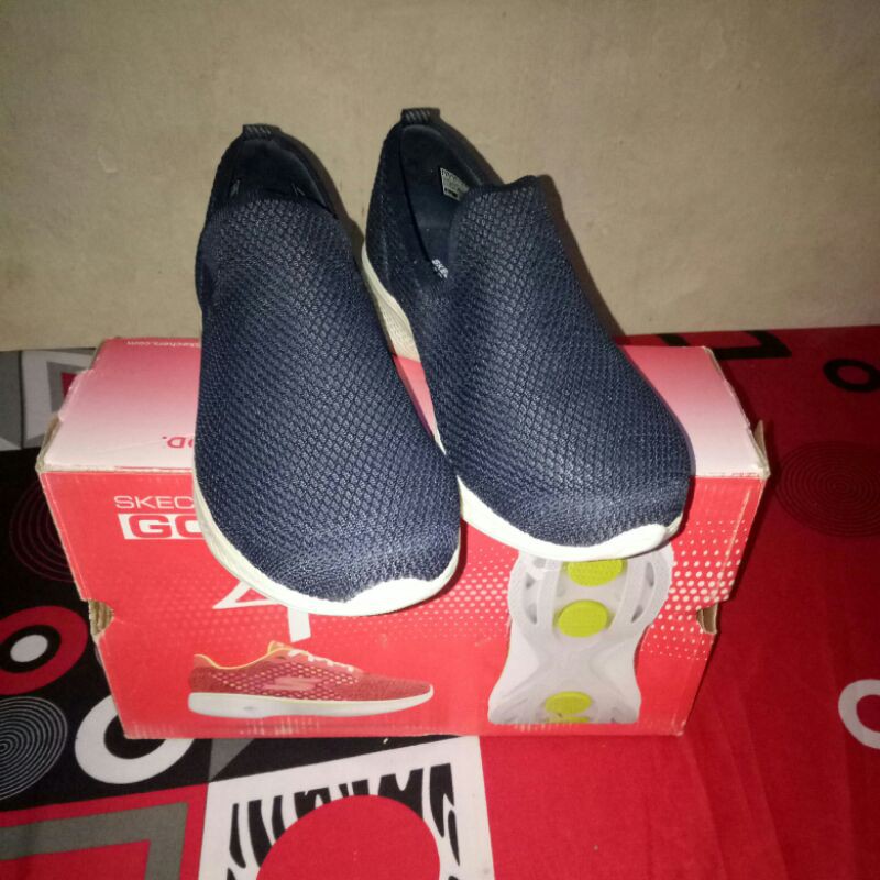 skechers perfomance go walk 4