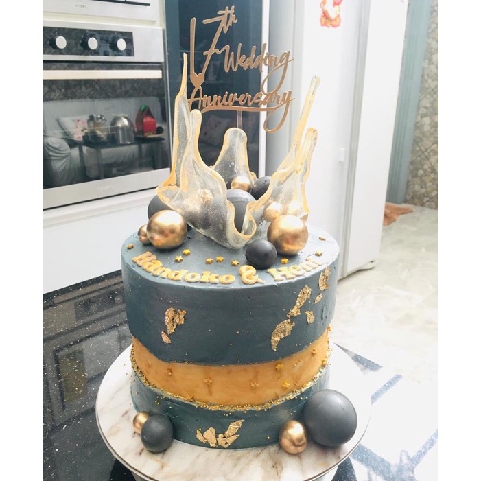 

Wedding Anniversary Cake