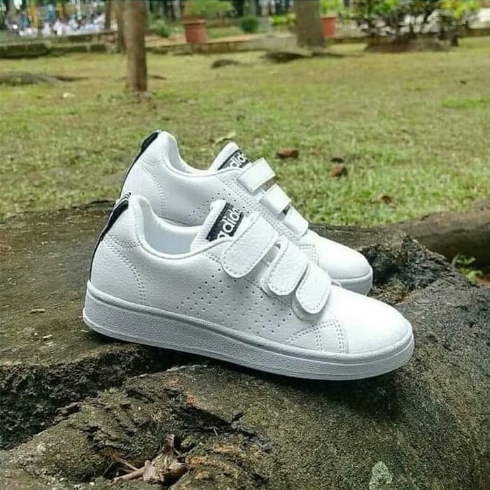 adidas advantage junior