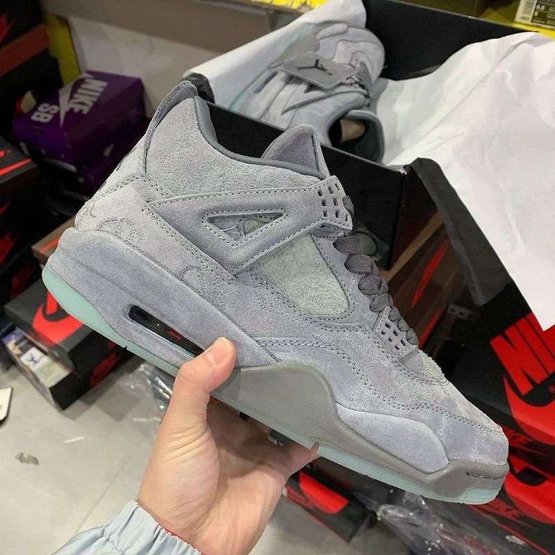 kaws x jordan 4