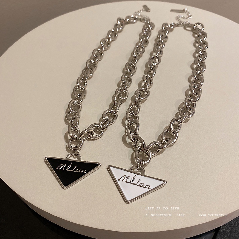 2021 New Black Triangle Letter Pendant Necklace Female Summer Clavicle Chain Design Sense All-match Trendy Sweet Heart Jewelry