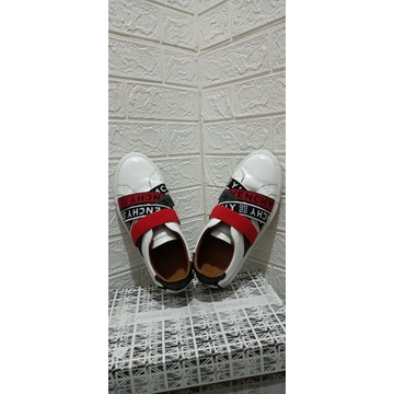 Sepatu second merk Givenchy
