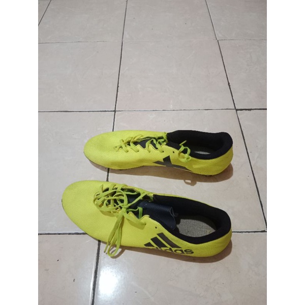 Sepatu sepak bola ukuran 43 44 kualitas istimewa