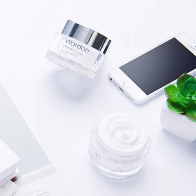 Wardah white secret day cream