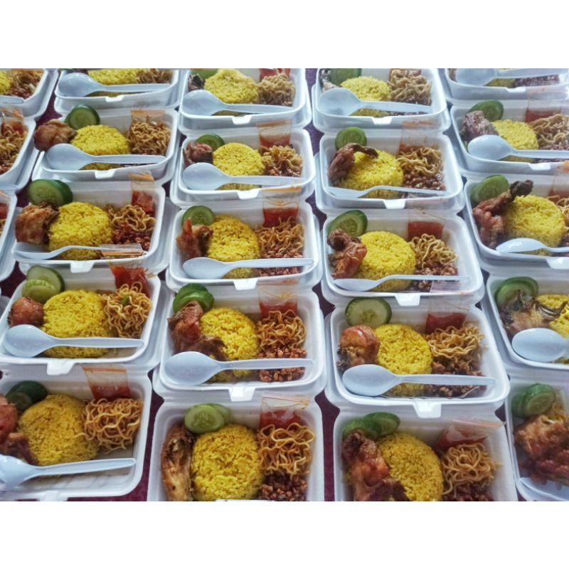 nasi kuning ayam 13rban (pakai sterofoam)