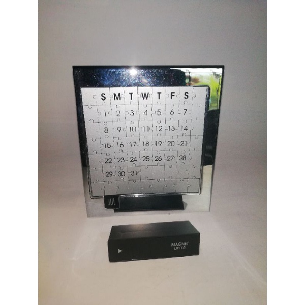 

kalender antik PUZZLE CALENDAR