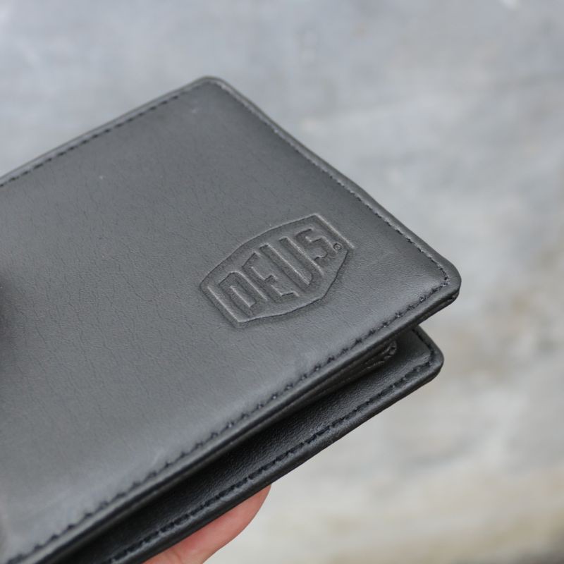 Dompet pria deus hitam