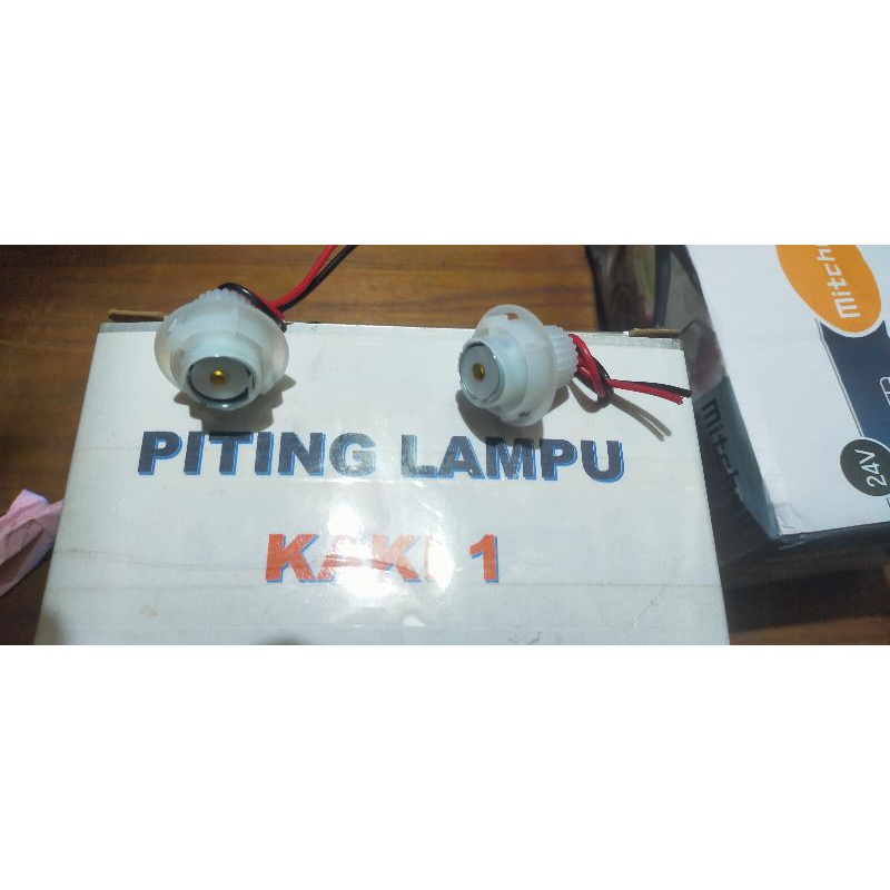 Soket lampu stop / sen + rumah (Kaki 1 atau kaki 2) / Fitting lampu stop / Universal