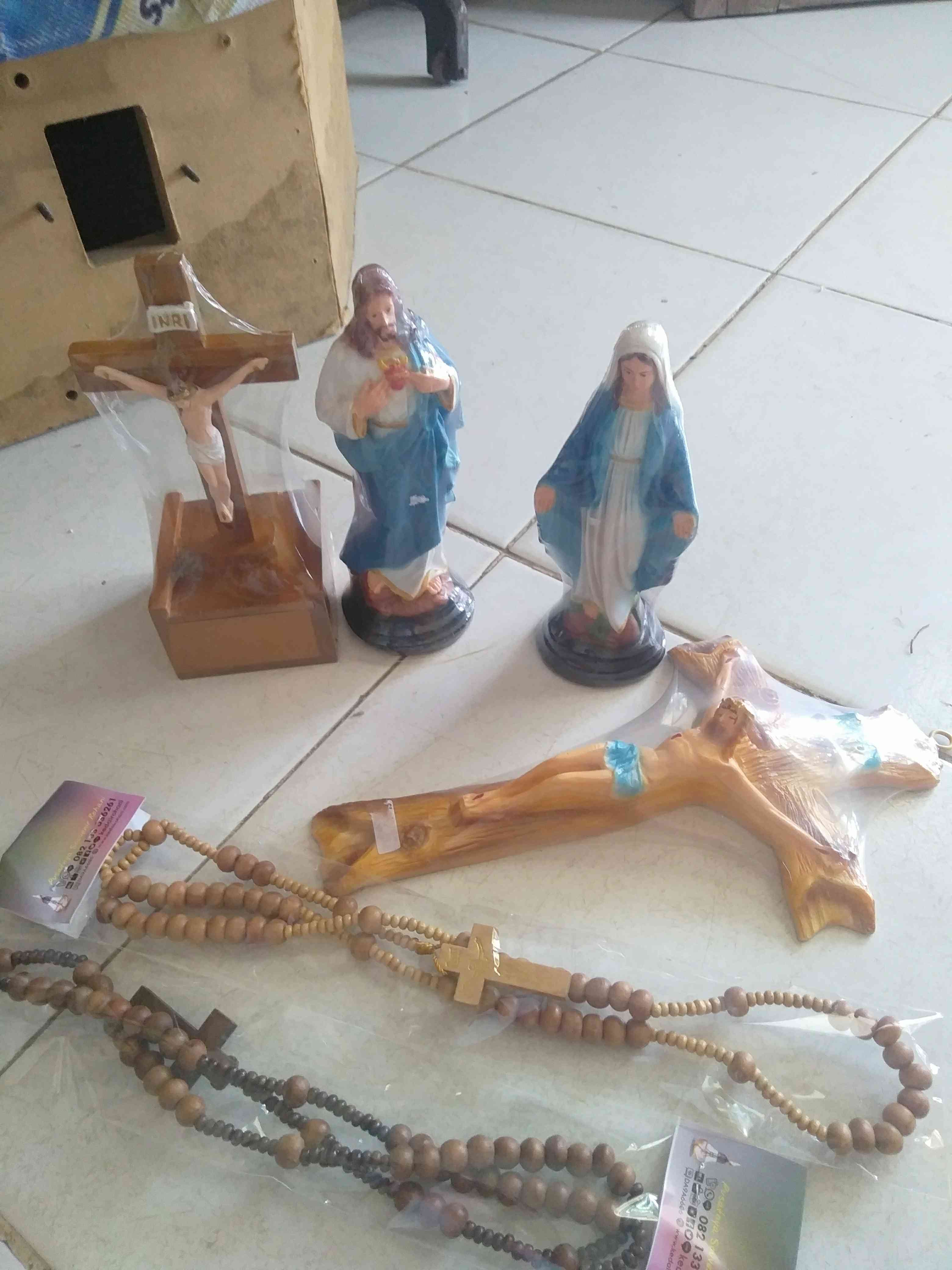 Salib Dinding Gantung Motif Kayu Dengan Corpus Yesus 23cm