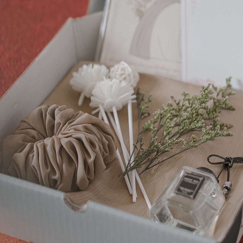 

Gift box / Hampers Idul Fitri / kado ulang tahun / kado wisuda/ kado cewek/ Birthday gift/ giftbox