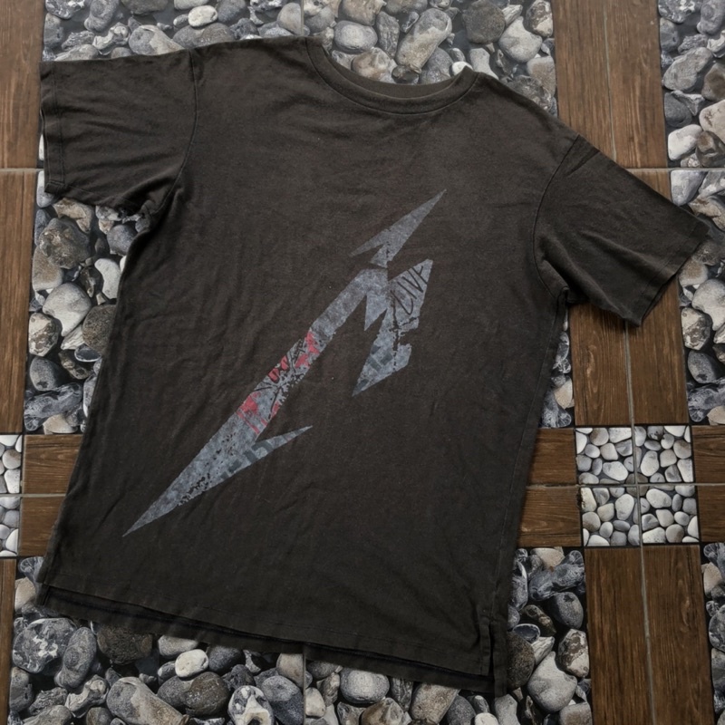 kaos band metallica x uniqlo