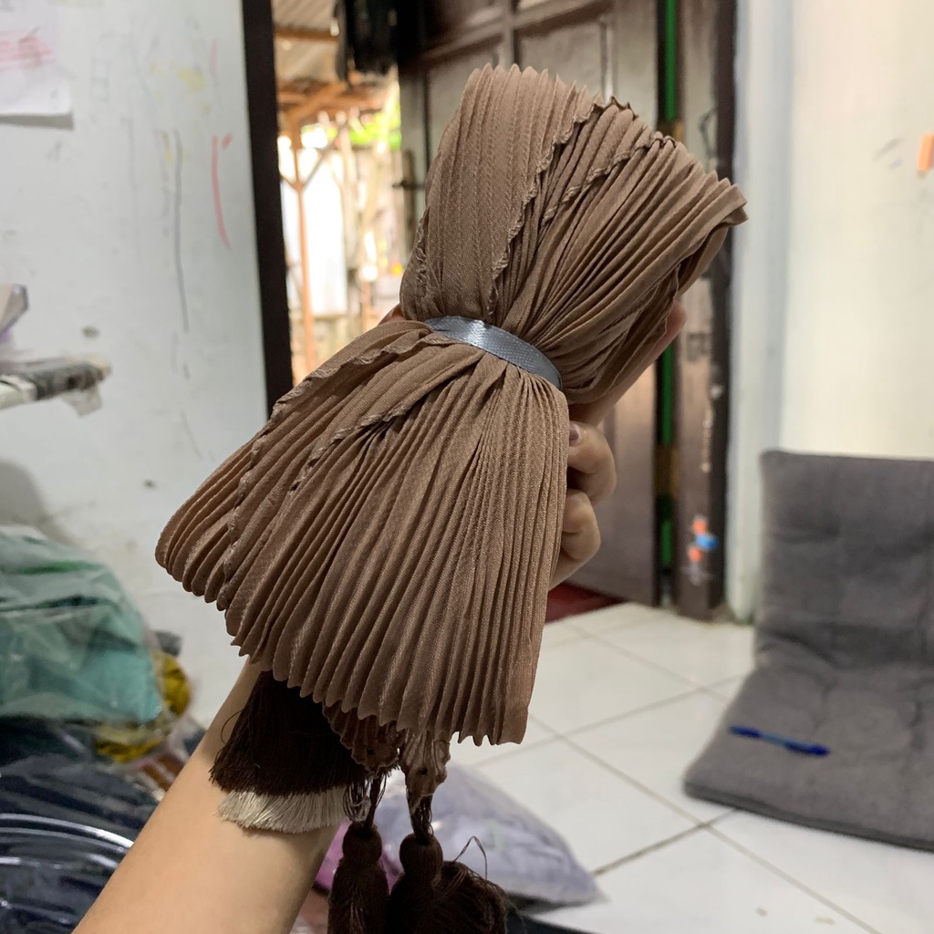 Jilbab Plisket Segiempat Bella Plisket Pleated Jambul Segiempat Plisket Jambul-LATTE