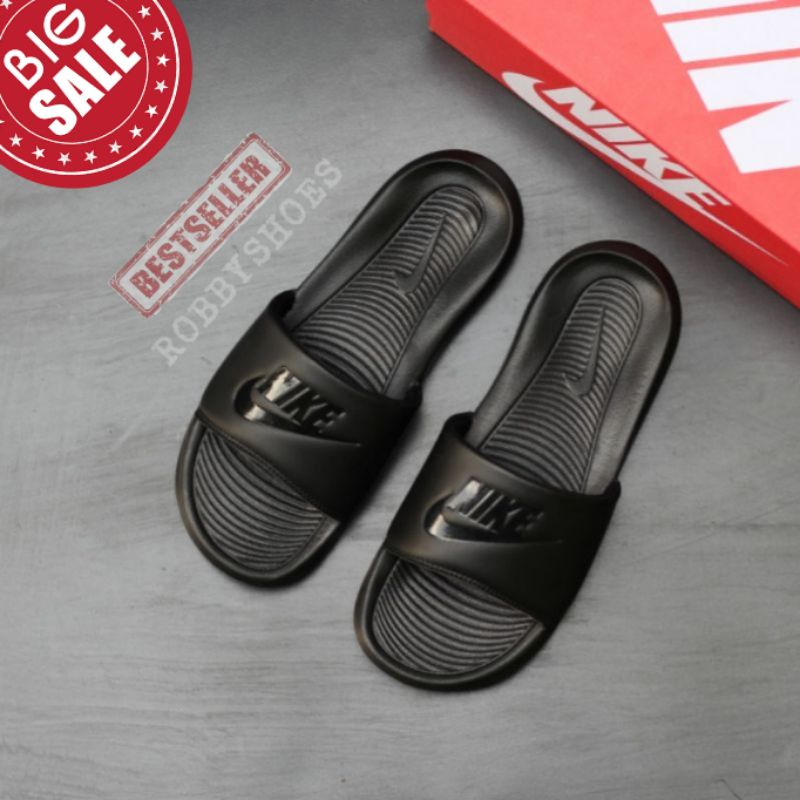 Sandal Nk Victory One Full Black Original / Sandal Nk Victory One / Sandal Slide Pria / Sandal Slide Hitam Polos / Sandal Pria Original / Sendal Nk Victory One