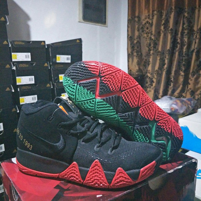 Terbaru  Sepatu Basket Nike Kyrie 4 BHM Black Red Green  Diskon