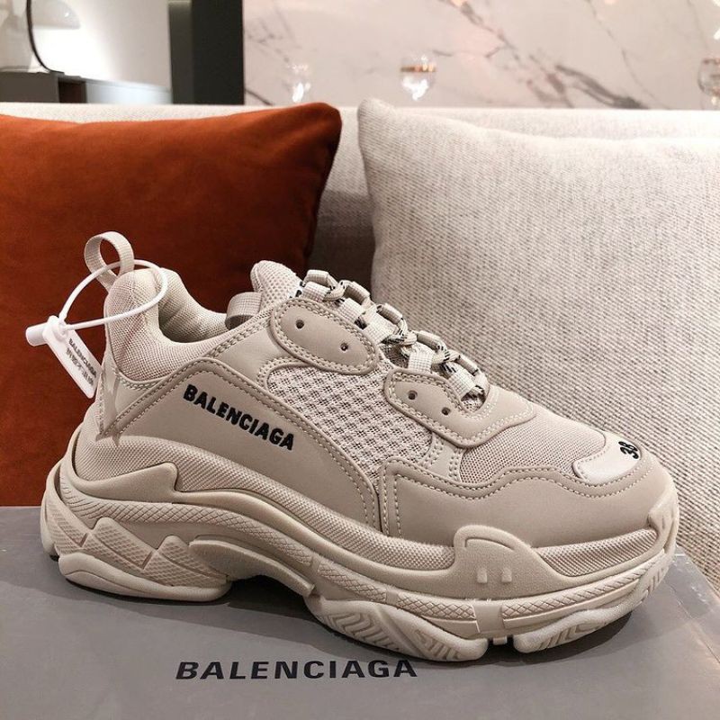 sepatu sport balenciaga