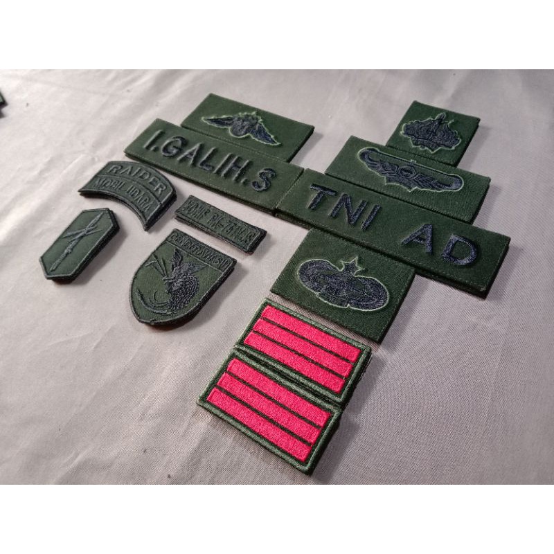 BORDIR TNI DI PERKERAS KAIN KERAS BAHAN WOOL,BORDIL TNI AD//PAPAN NAMA TNI AD/BORDIR PERKERAS 1 SET