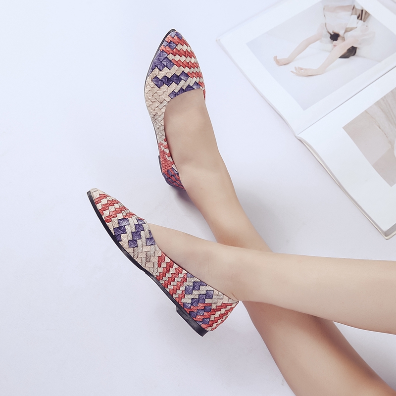  Sepatu  Flat Pointed Toe Sol Karet  Bahan Kulit PU Gaya 