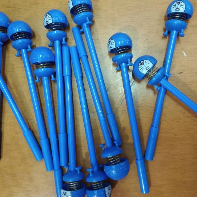 

PULPEN HEAD SHAKING DORAEMON SPRING DOLL