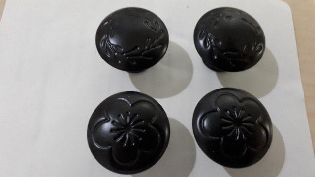 Handle Knob Bulat Besi Hitam Corak Daun