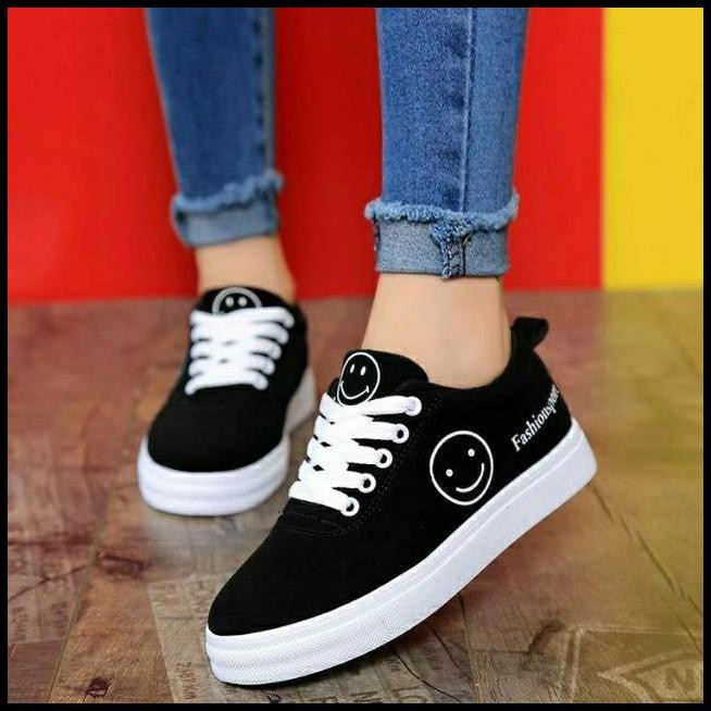 Sneakers Tali Sepatu Kets Wanita Smile Sneakers Wanita Sneakers Tali Sepatu Kets Wanita Smile Sneakers Wanita