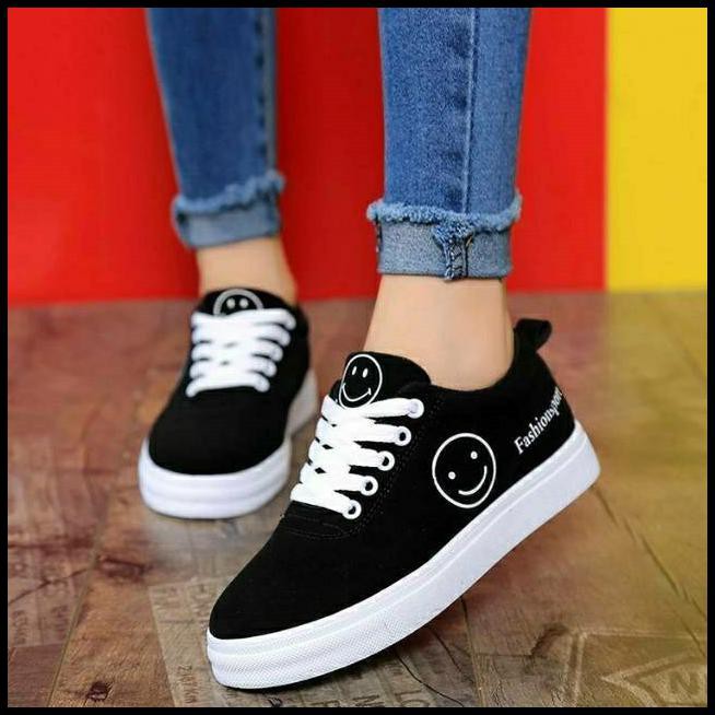 Sneakers Tali Sepatu  Kets Wanita Smile  Sneakers Wanita 