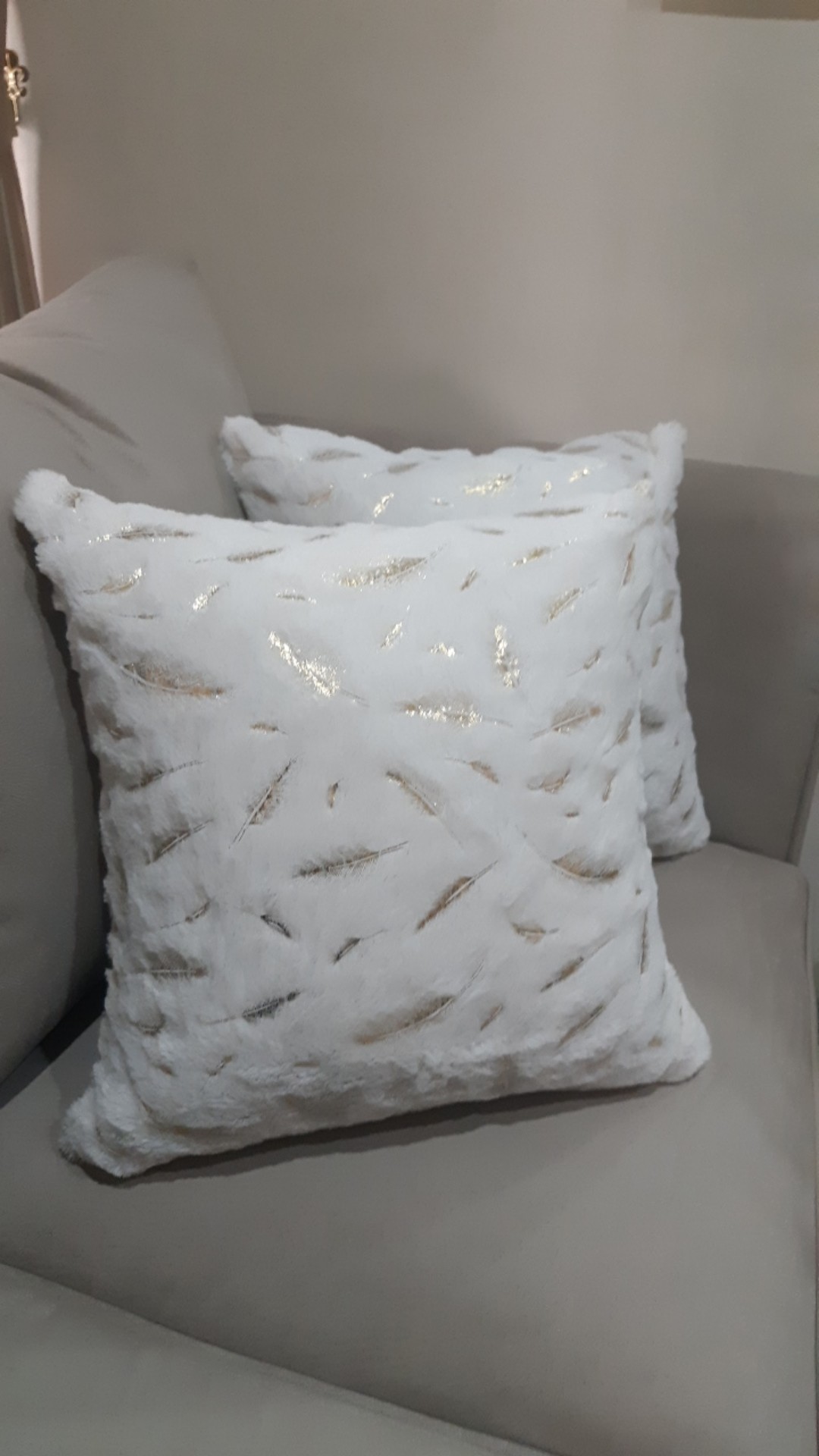 Sarung Bantal Bludru Gold