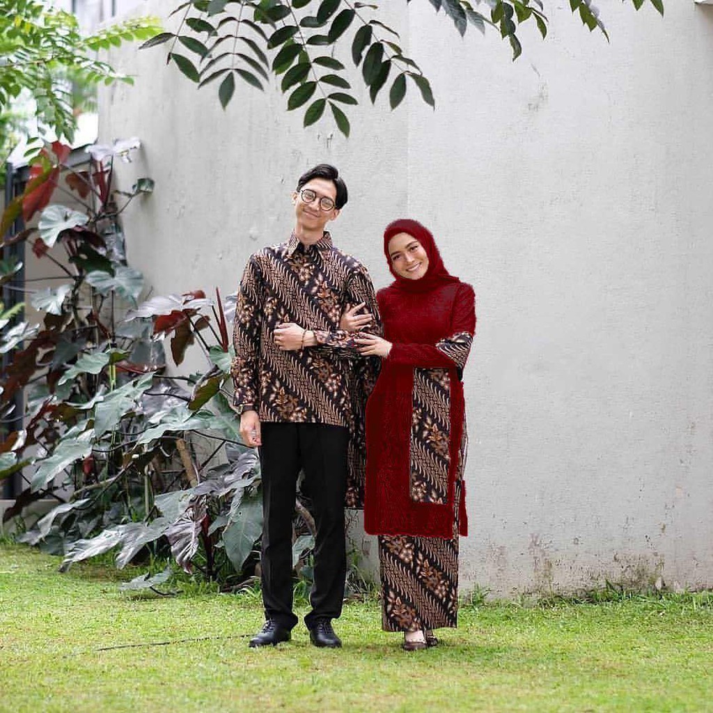 Kebaya Lamaran Baju Tunangan Sarimbit Kondangan Couple Slipper Cantik Seragam Bridesmaid Lisa Maroon
